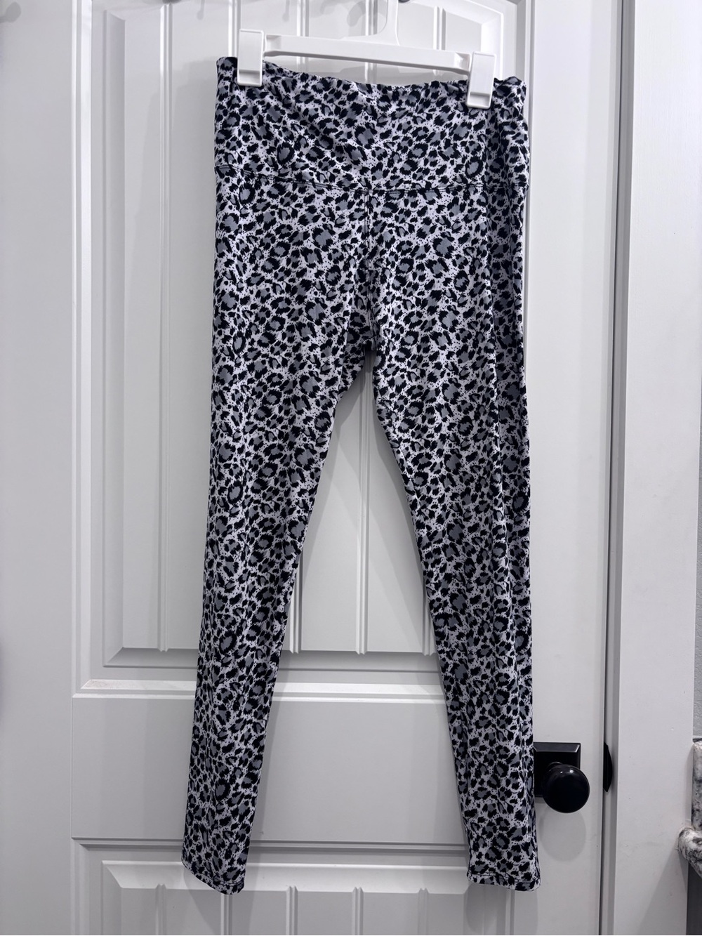 Black & White Leopard Print Leggings